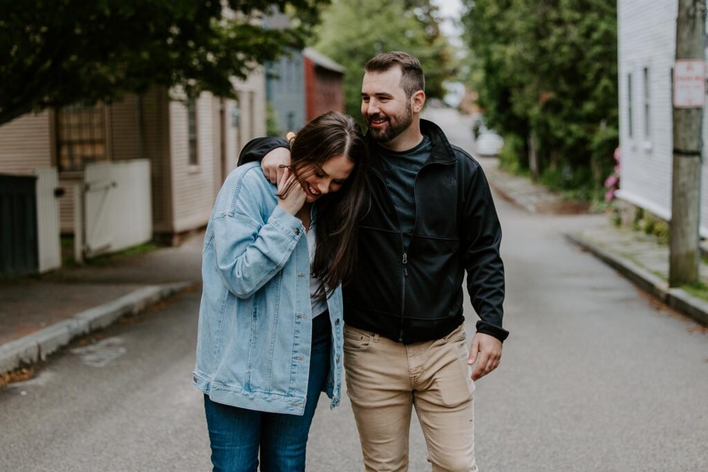 what to wear to your engagement shoot couple wearing denim
