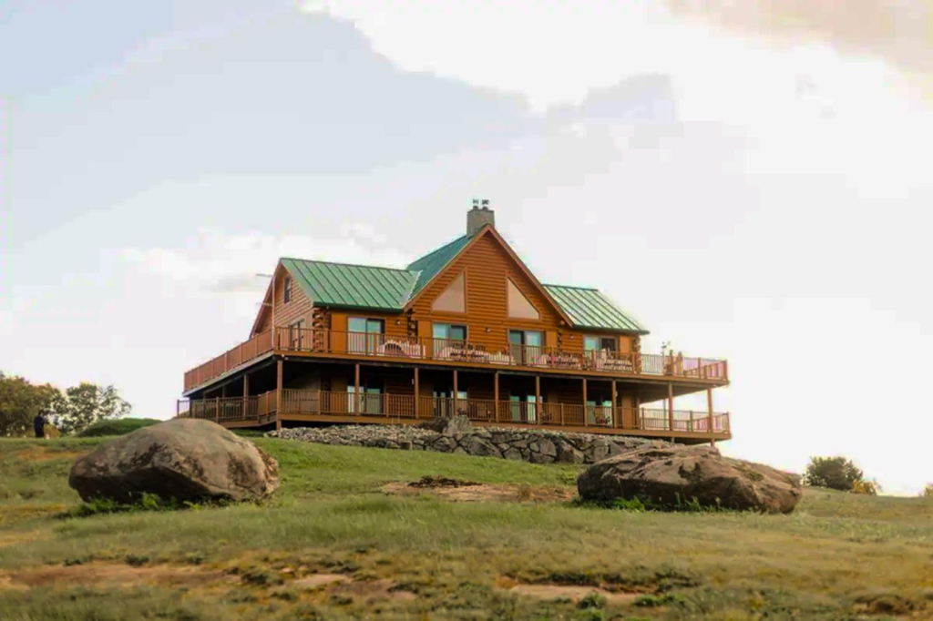New Hampshire Airbnbs and Vacation Rentals for Intimate Weddings in 2027
